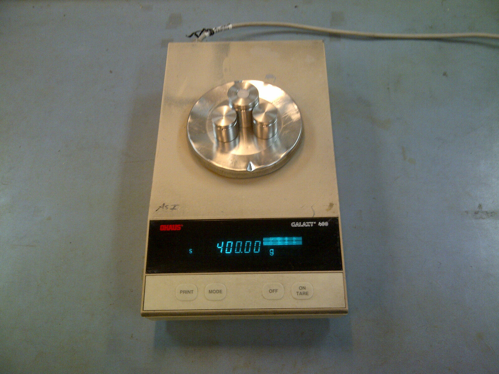 Ohaus electronic balance 400 grams x .01 gram